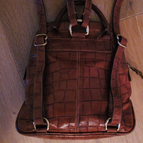 Dooney & Bourke Croco backpack purse - Picture 3 of 7